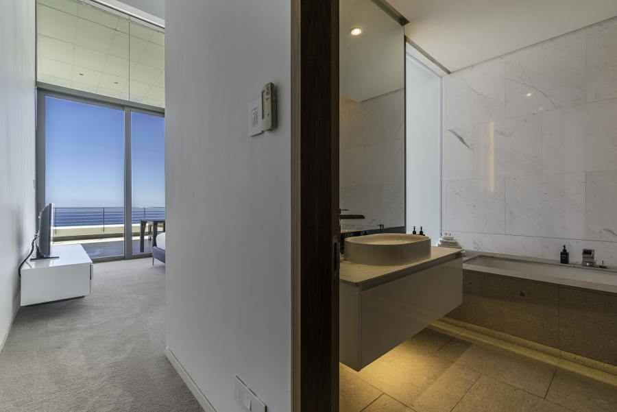 5 Bedroom Property for Sale in Clifton Western Cape